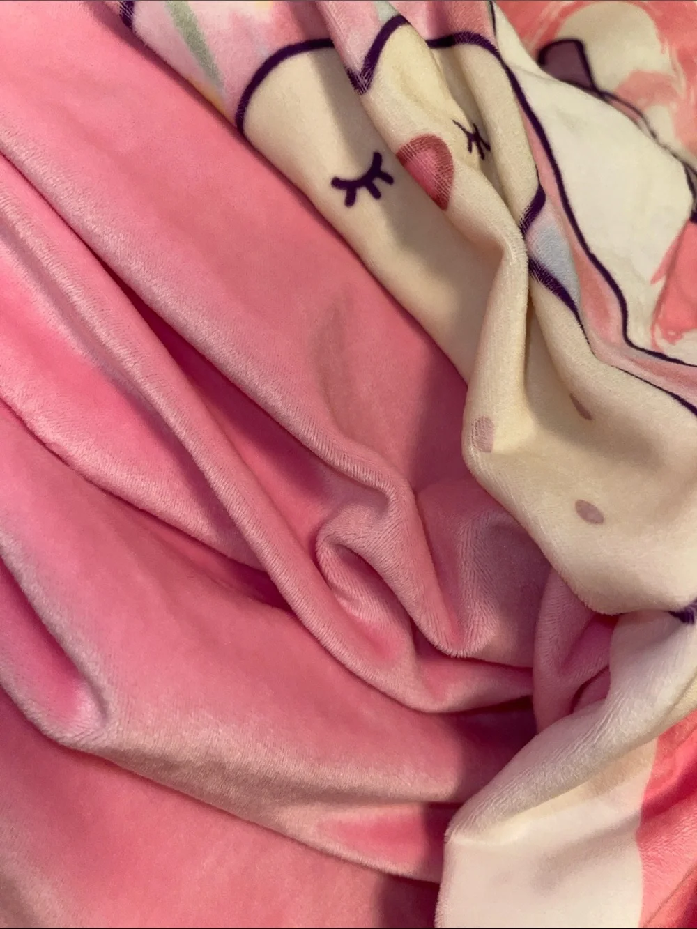 Squishmallows Snuggle Throw, Feelin Squishy (Hearts Background)